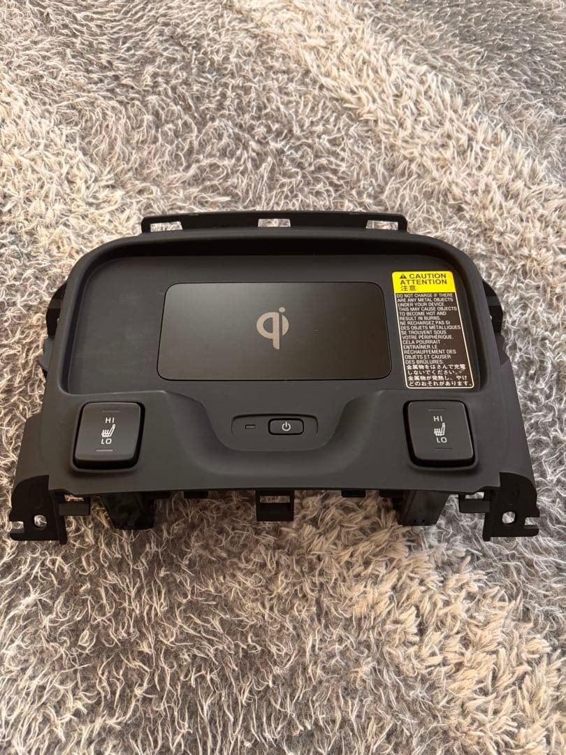 トヨタ　カローラスポーツ　ワイヤレス充電　シートヒータースイッチ付き トヨタ カローラスポーツ 後付け シートヒーターキット シート